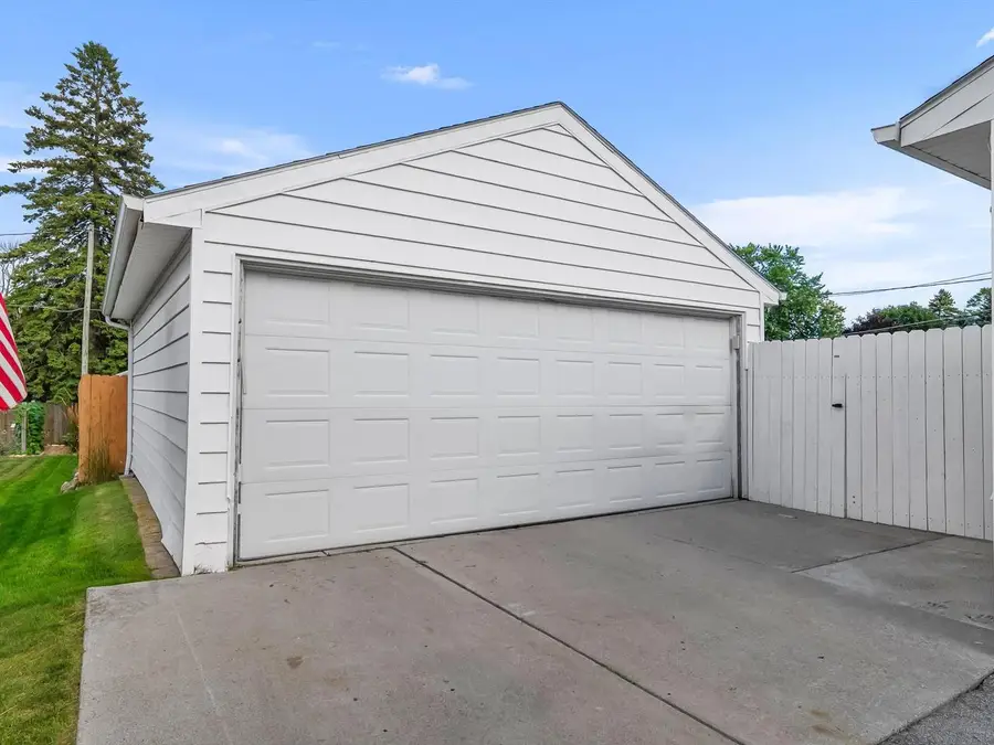 1013 N 6th STREET, Manitowoc, WI 54220 - #3