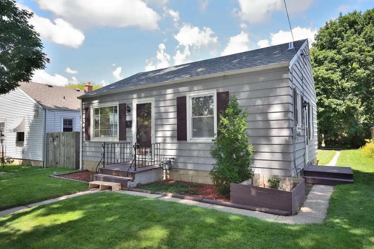 834 E Holt AVENUE, Milwaukee, WI 53207 - #1