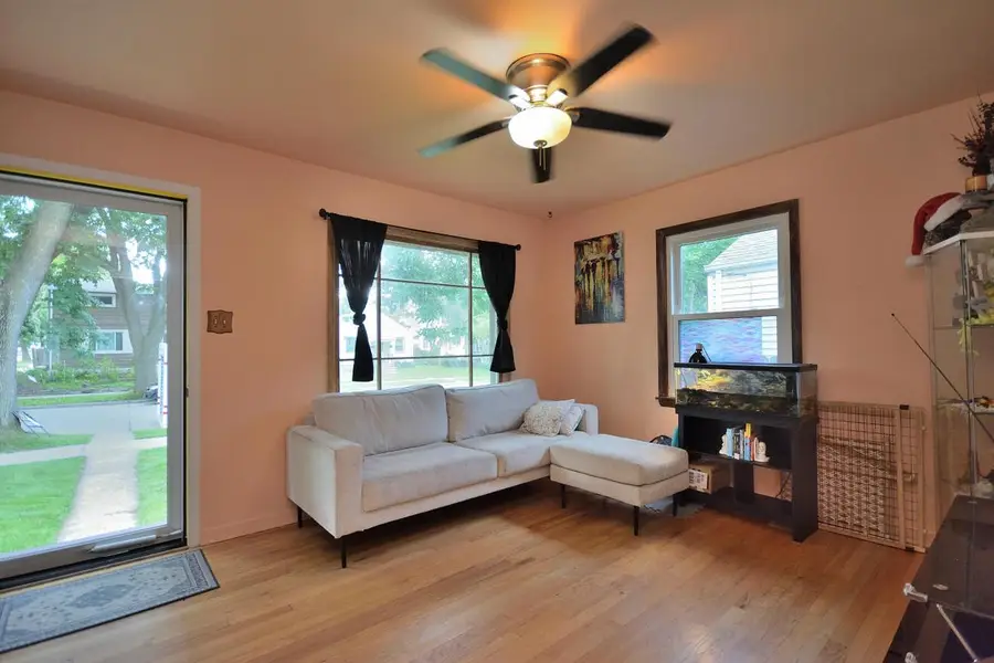 834 E Holt AVENUE, Milwaukee, WI 53207 - #3