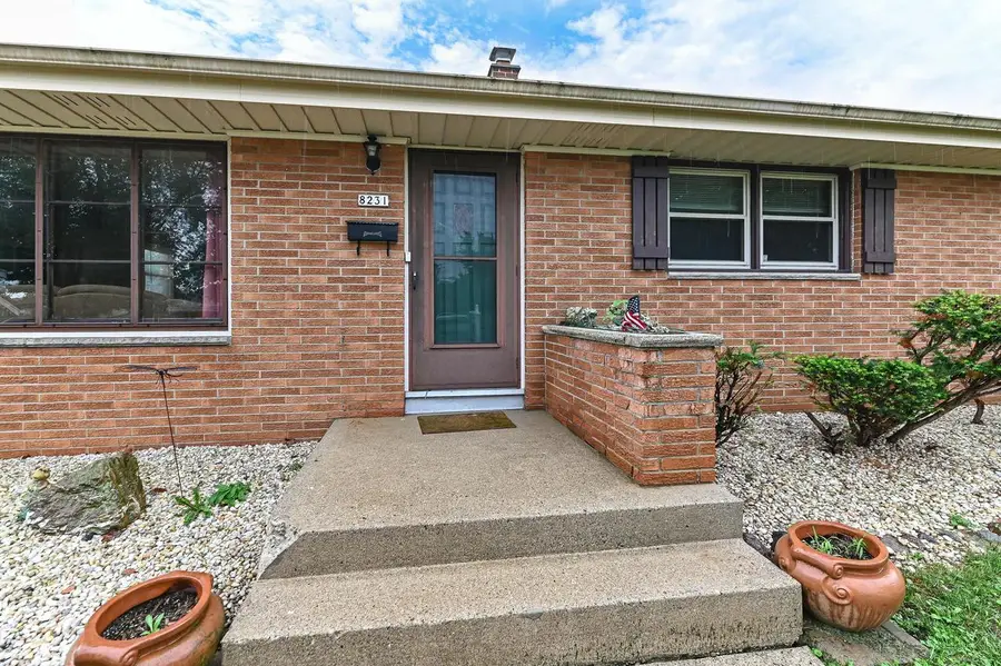 8231 W New Jersey AVENUE, Milwaukee, WI 53220 - #2