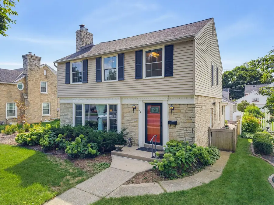 5251 N Santa Monica BOULEVARD, Whitefish Bay, WI 53217 - #2