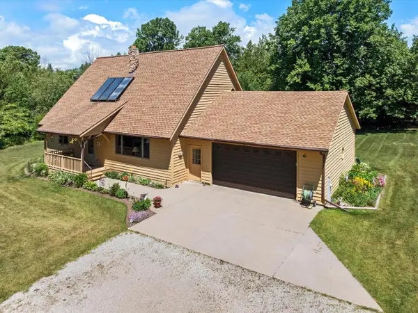 3418 W Twin LANE, Two Rivers, WI 54241