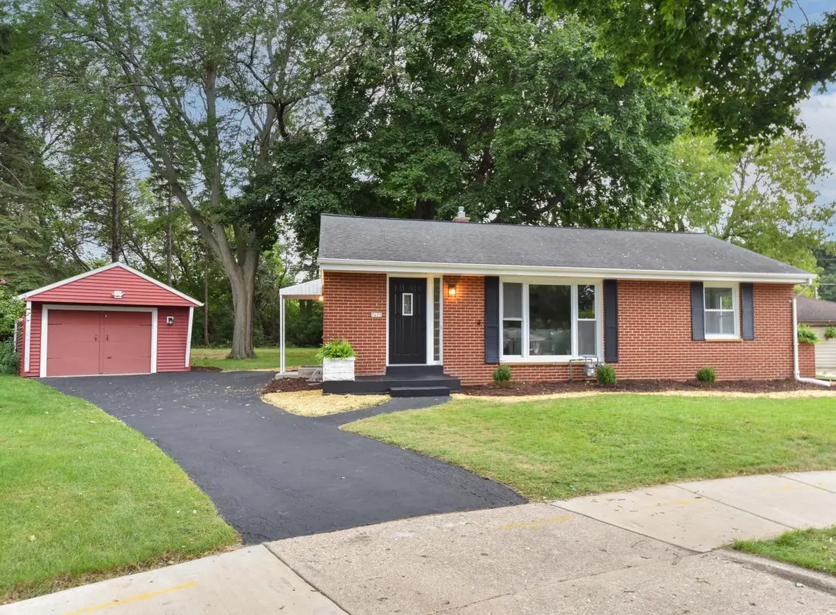 3675 S Taylor COURT, Milwaukee, WI 53207 - #1