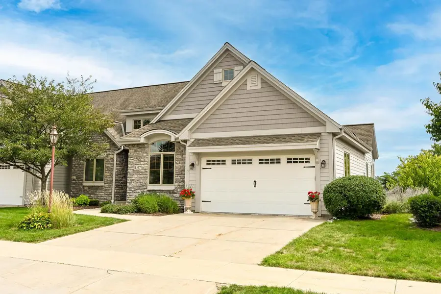 1107 Woodland Hills DRIVE, Waukesha, WI 53188 - #2