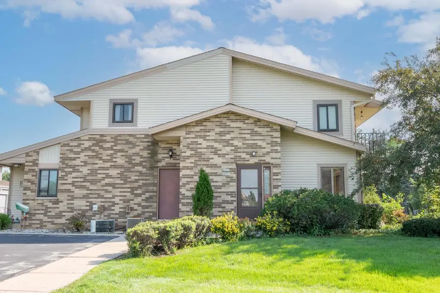 W177N9765 Riversbend CIRCLE E, Germantown, WI 53022 - #2