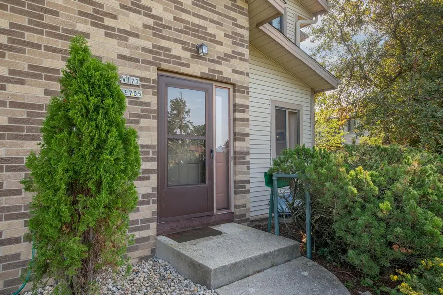 W177N9765 Riversbend CIRCLE E, Germantown, WI 53022 - #3