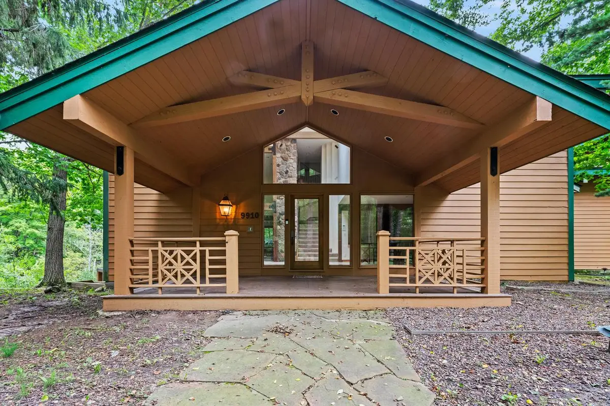 9910 N Corey LANE, Mequon, WI 53092 - #1