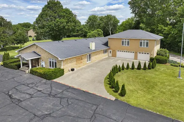 740 S Cosgwell DRIVE, Silver Lake, WI 53170