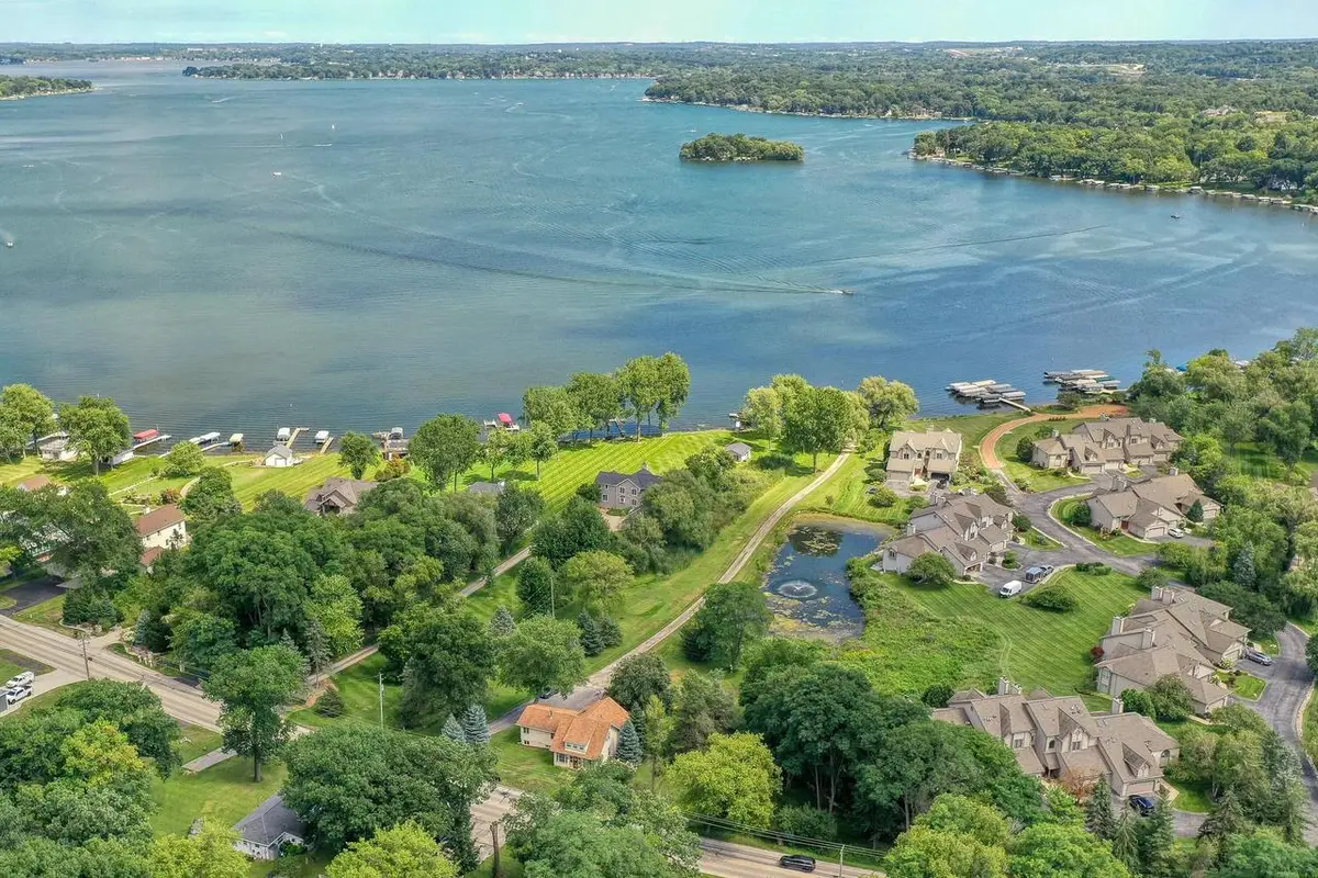 W304N2426 Maple AVENUE, Pewaukee, WI 53072 - #1