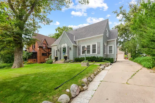 808 E Lake Forest AVENUE, Whitefish Bay, WI 53217