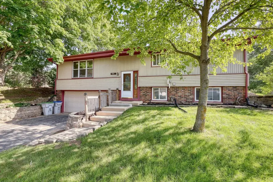 9006 W Cheyenne COURT, Milwaukee, WI 53224 - #3