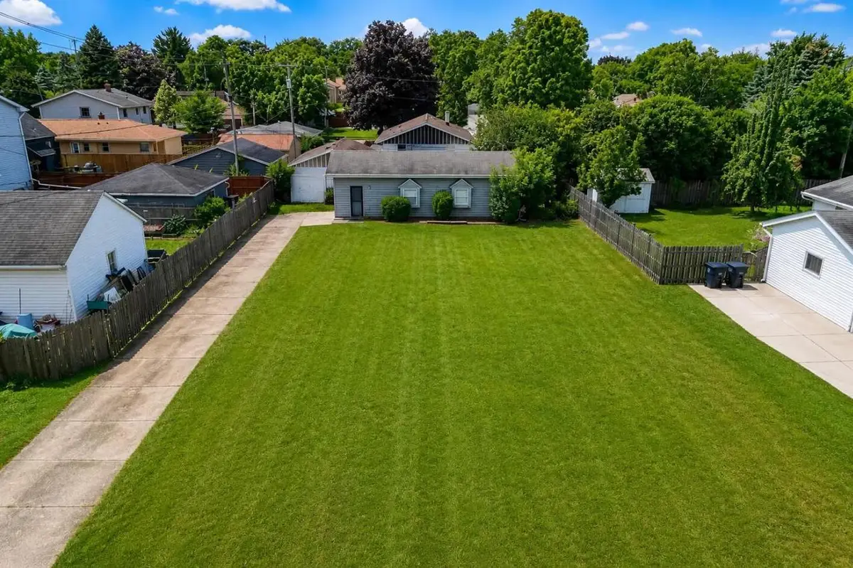 4271 S 93RD STREET, Greenfield, WI 53228 - #1