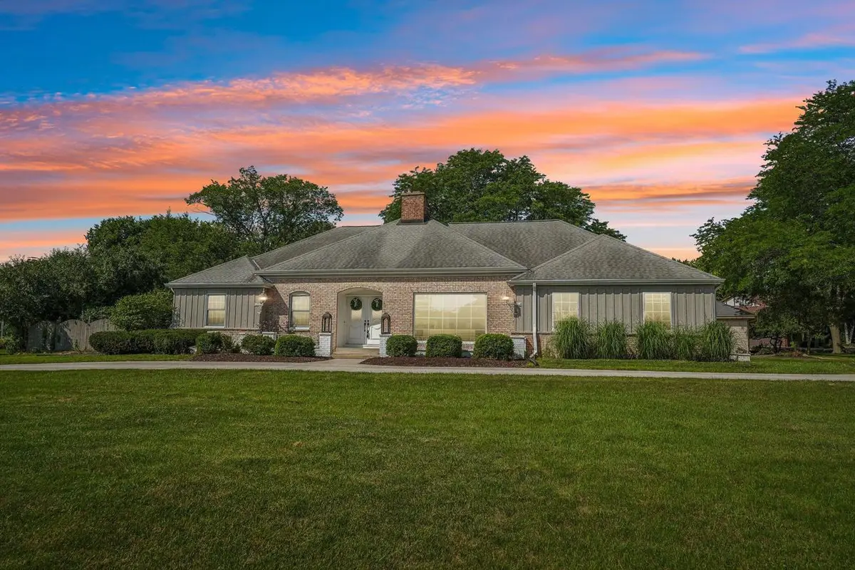 2135 Michelle DRIVE, Brookfield, WI 53045 - #1