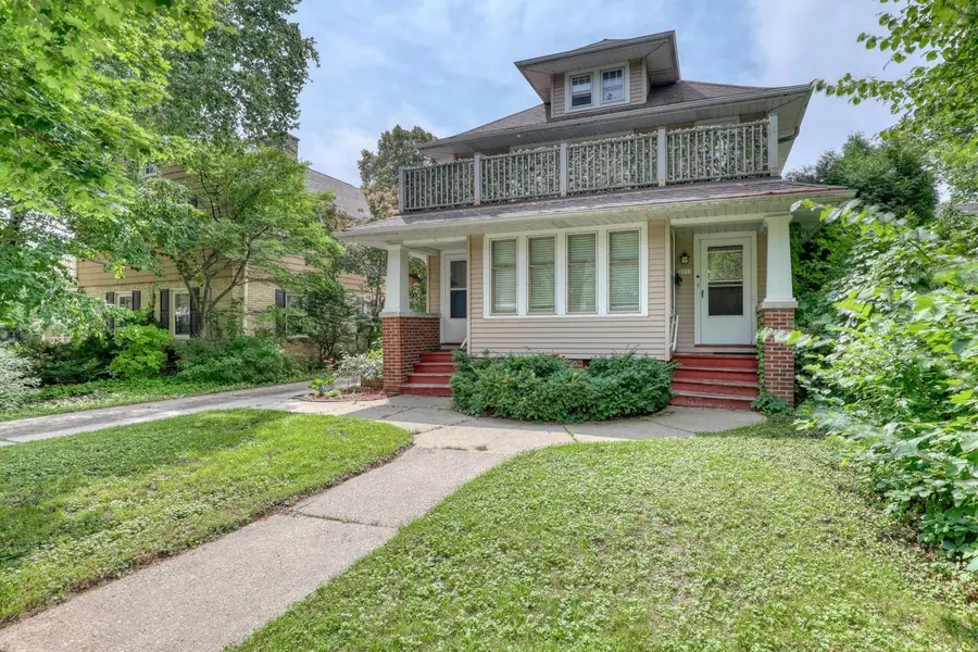 2013 E Wood PLACE #2015, Shorewood, WI 53211 - #2