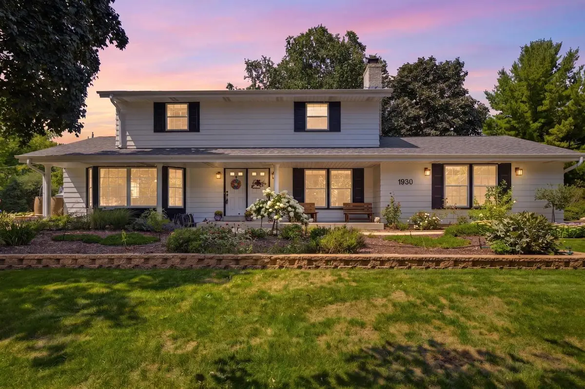 1930 Sunnyside DRIVE, Waukesha, WI 53186 - #1