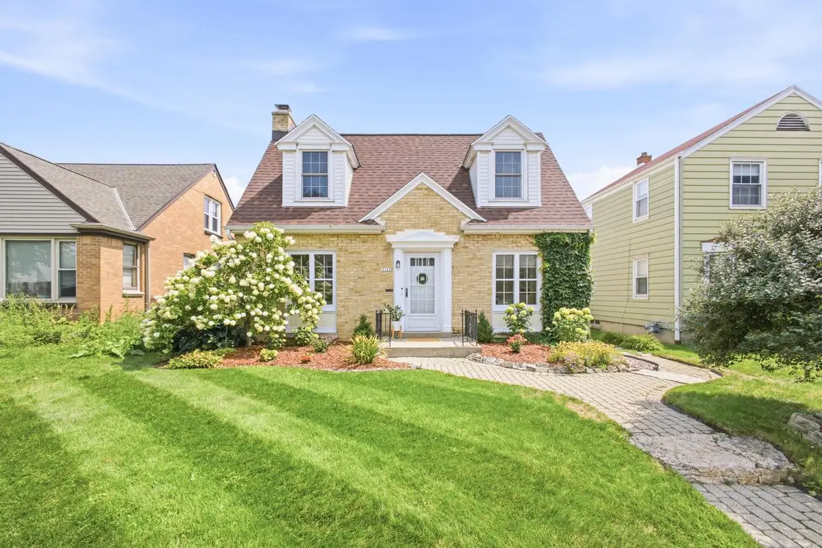 3162 S 28th STREET, Milwaukee, WI 53215 - #1