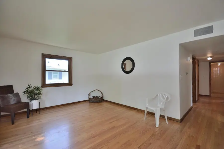 3122 W Rochelle AVENUE, Glendale, WI 53209 - #3