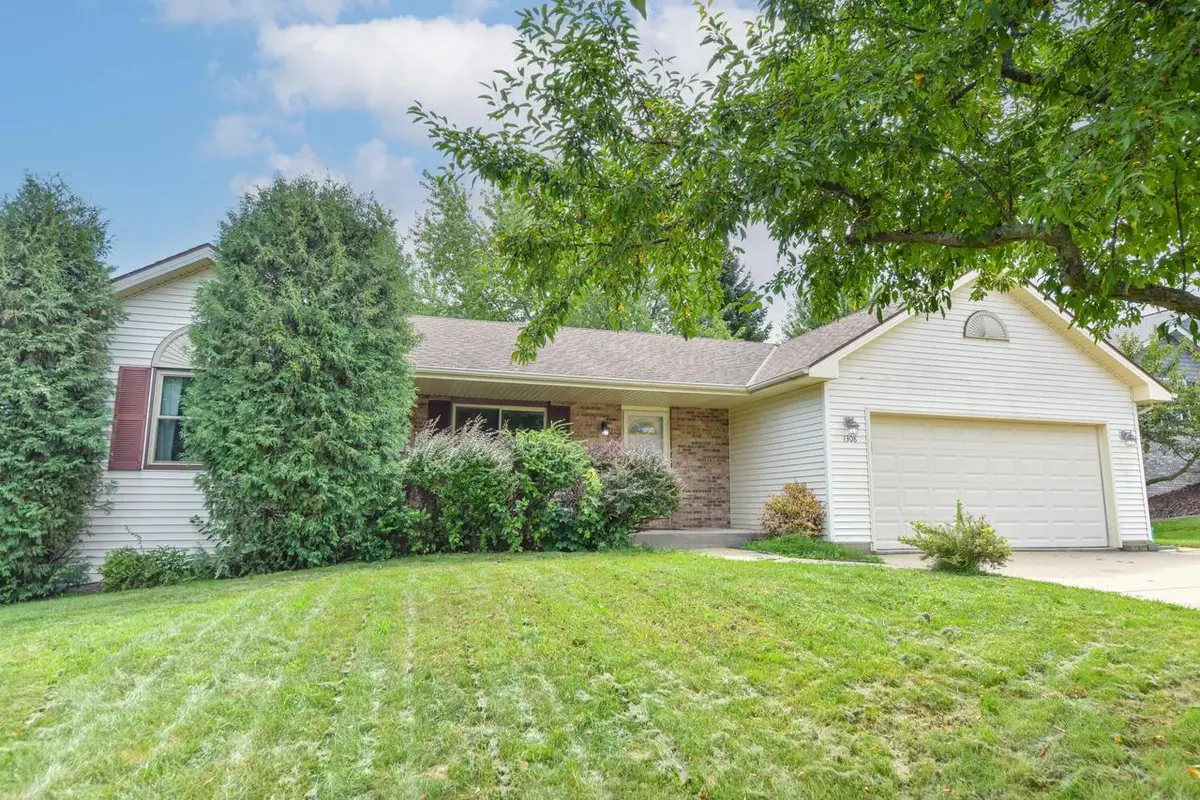 1308 Wolf DRIVE, West Bend, WI 53090 - #1