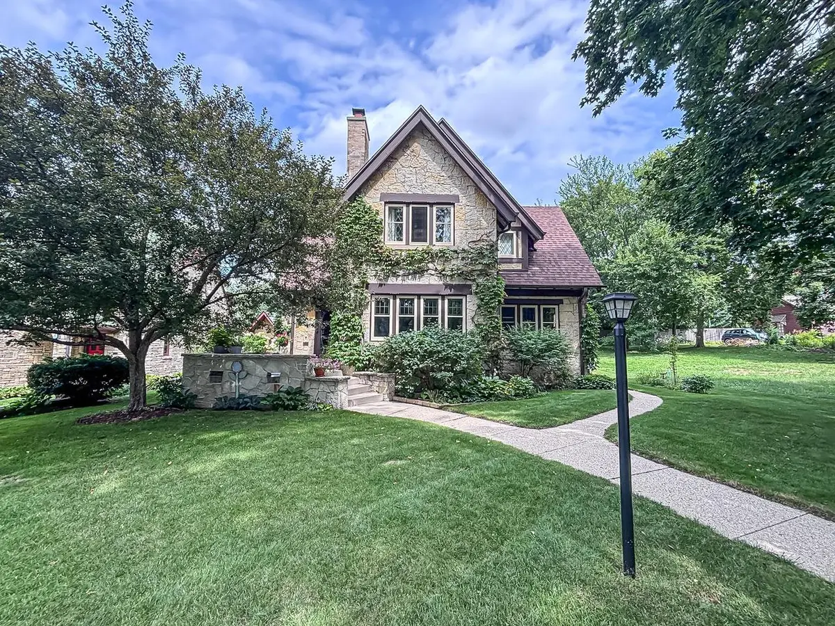 210 W College AVENUE, Waukesha, WI 53186 - #1