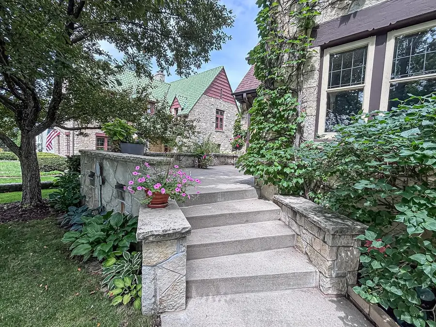 210 W College AVENUE, Waukesha, WI 53186 - #3