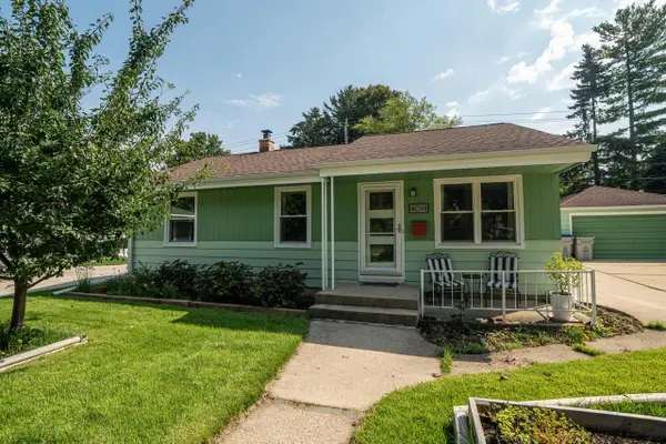 4014 S Logan COURT, Milwaukee, WI 53207