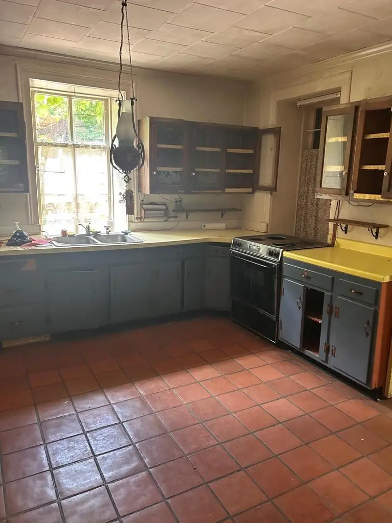 232 Hamilton ROAD, Cedarburg, WI 53012 - #2