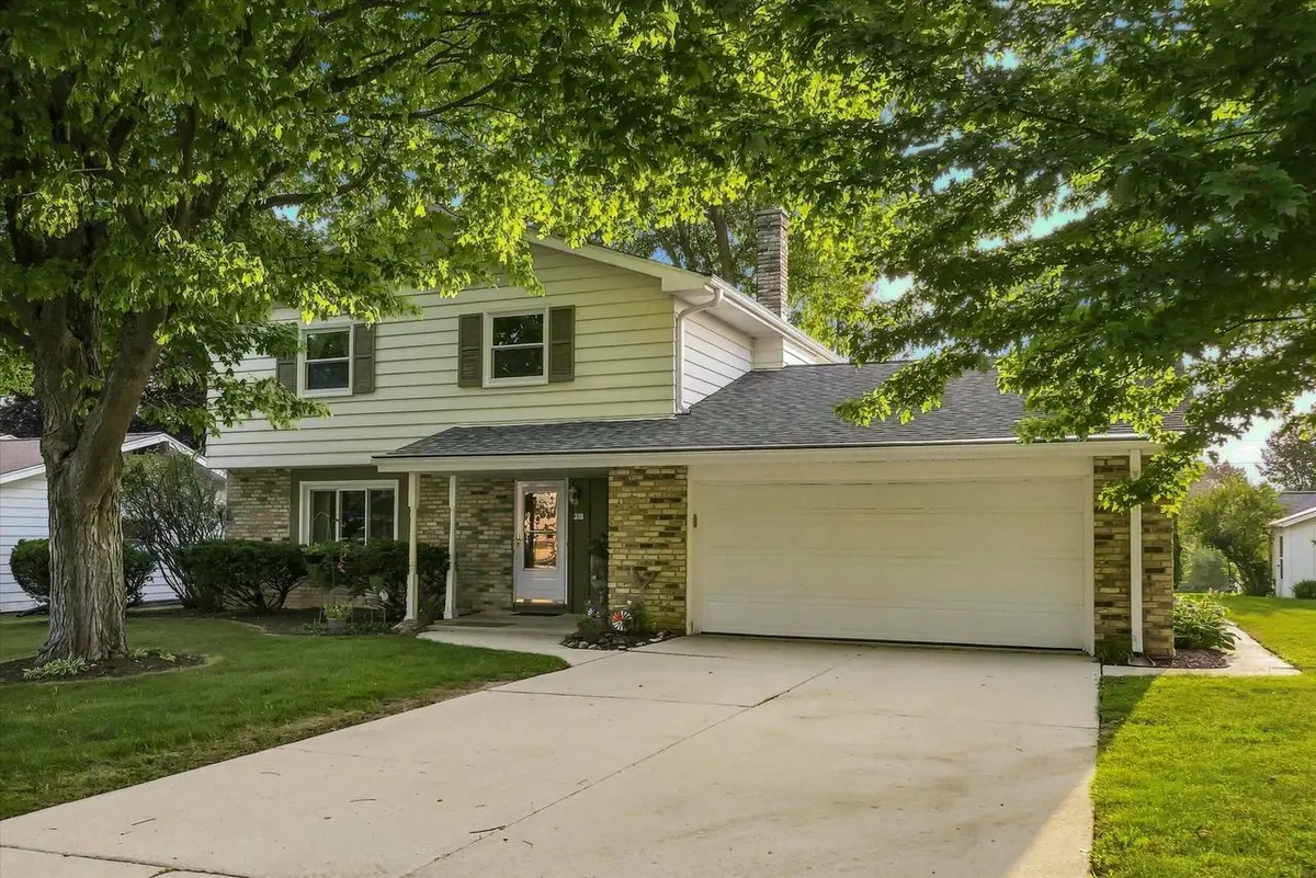 931 Fairview DRIVE, Port Washington, WI 53074 - #1