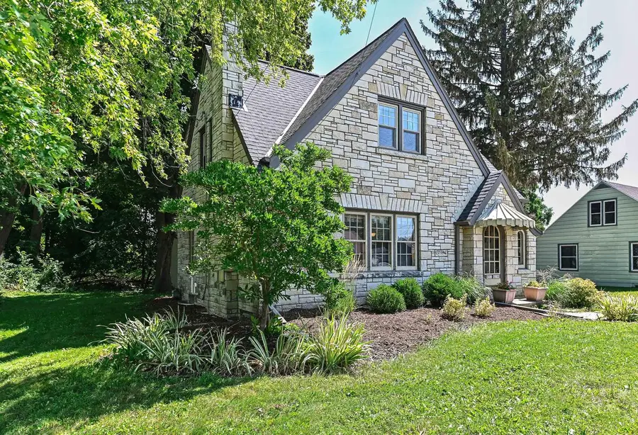 W232N6198 Waukesha AVENUE, Sussex, WI 53089 - #2
