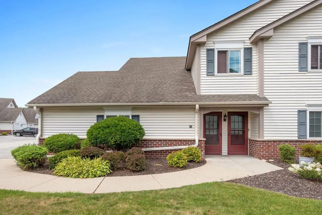 542 Pewaukee ROAD #H, Pewaukee, WI 53072 - #1