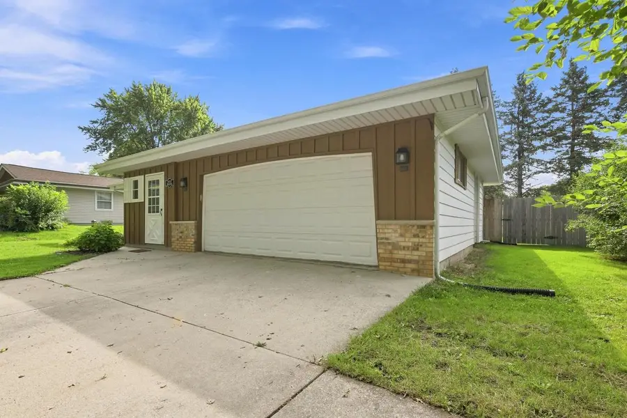 W157N10840 Catskill LANE, Germantown, WI 53022 - #2