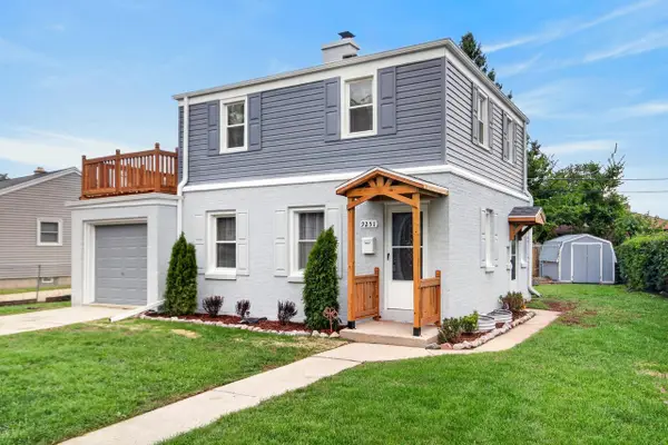 9251 W Swan CIRCLE, Milwaukee, WI 53225