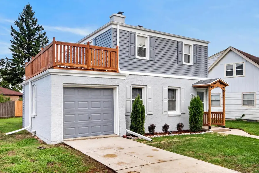 9251 W Swan CIRCLE, Milwaukee, WI 53225 - #2