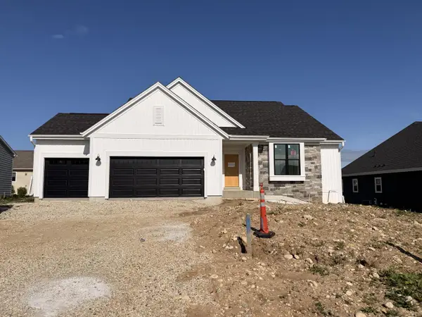 652 Mary WAY, Slinger, WI 53086