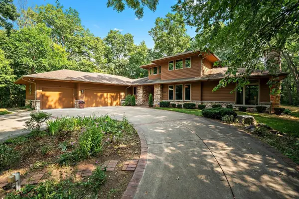 2850 S Amor DRIVE, New Berlin, WI 53146