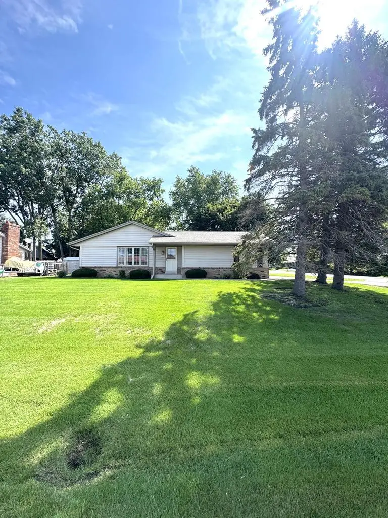 5527 N Meadows DRIVE, Racine, WI 53402 - #1