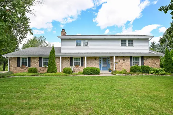 S40W22816 Sommers Hills DRIVE, Waukesha, WI 53189