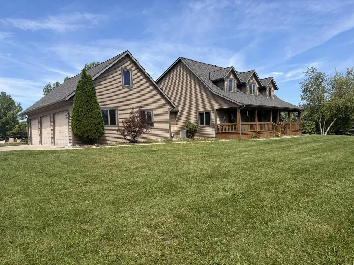 472 River DRIVE, Fredonia, WI 53021 - #1