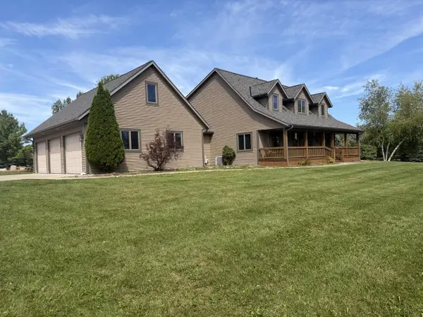 472 River DRIVE, Fredonia, WI 53021