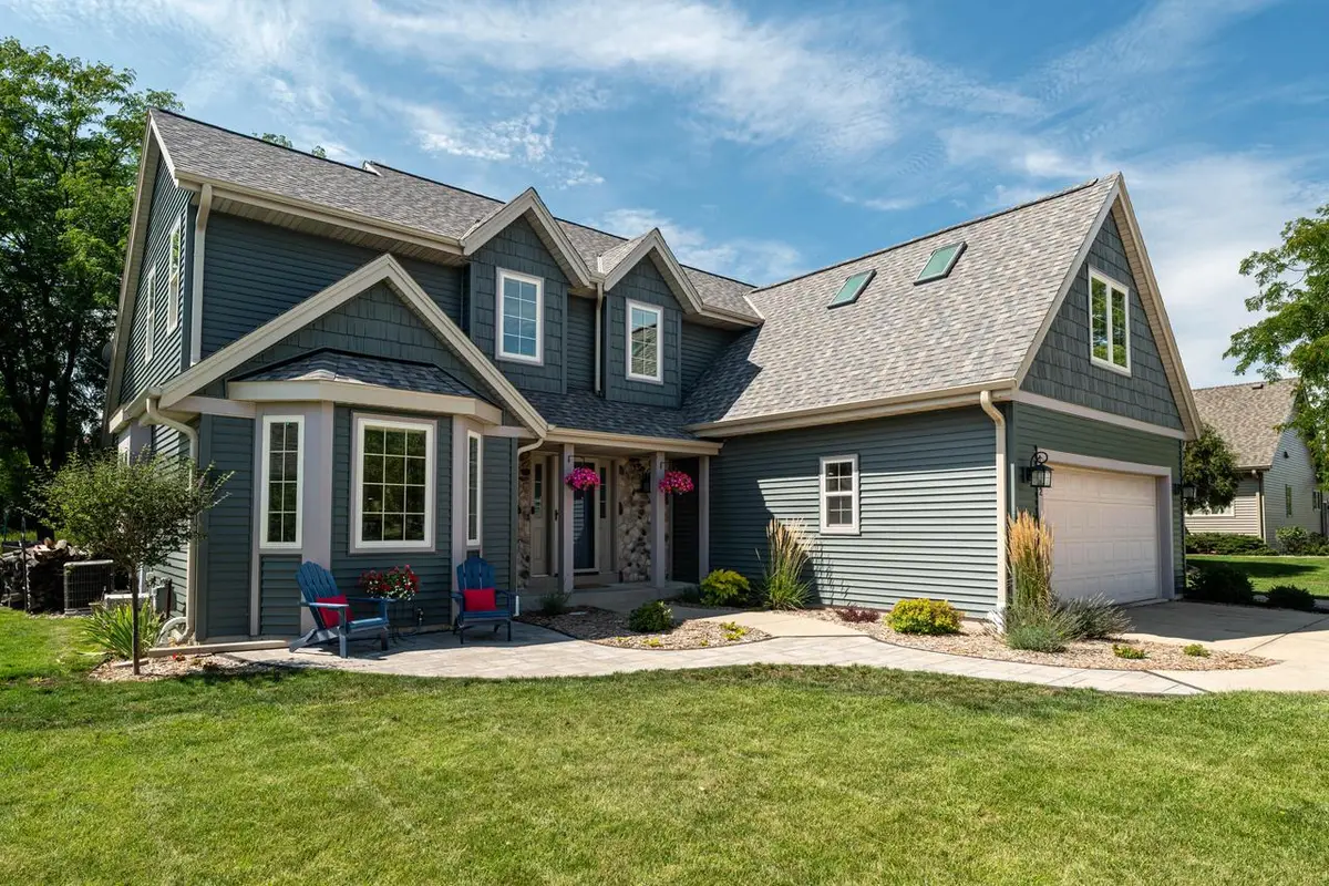 1052 Summer Creek ROAD, Oconomowoc, WI 53066 - #1