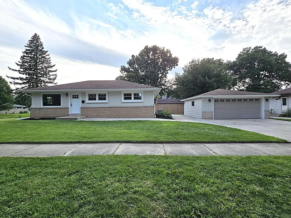 2997 S 105th STREET, West Allis, WI 53227 - #1