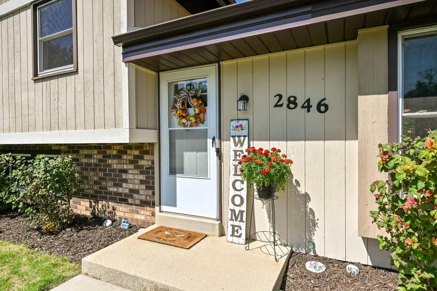 2846 W Briarwood DRIVE, Franklin, WI 53132 - #2