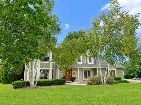 13830 W Linfield DRIVE, New Berlin, WI 53151