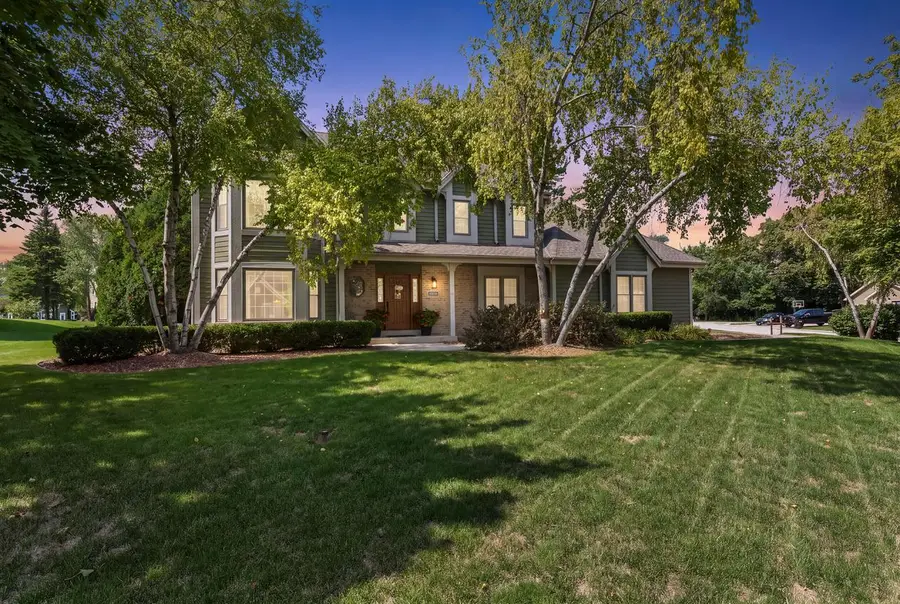 13830 W Linfield DRIVE, New Berlin, WI 53151 - #2