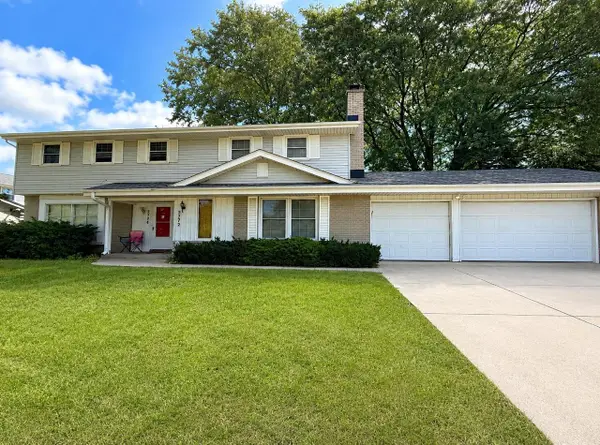 2772 N 124th STREET, Wauwatosa, WI 53222