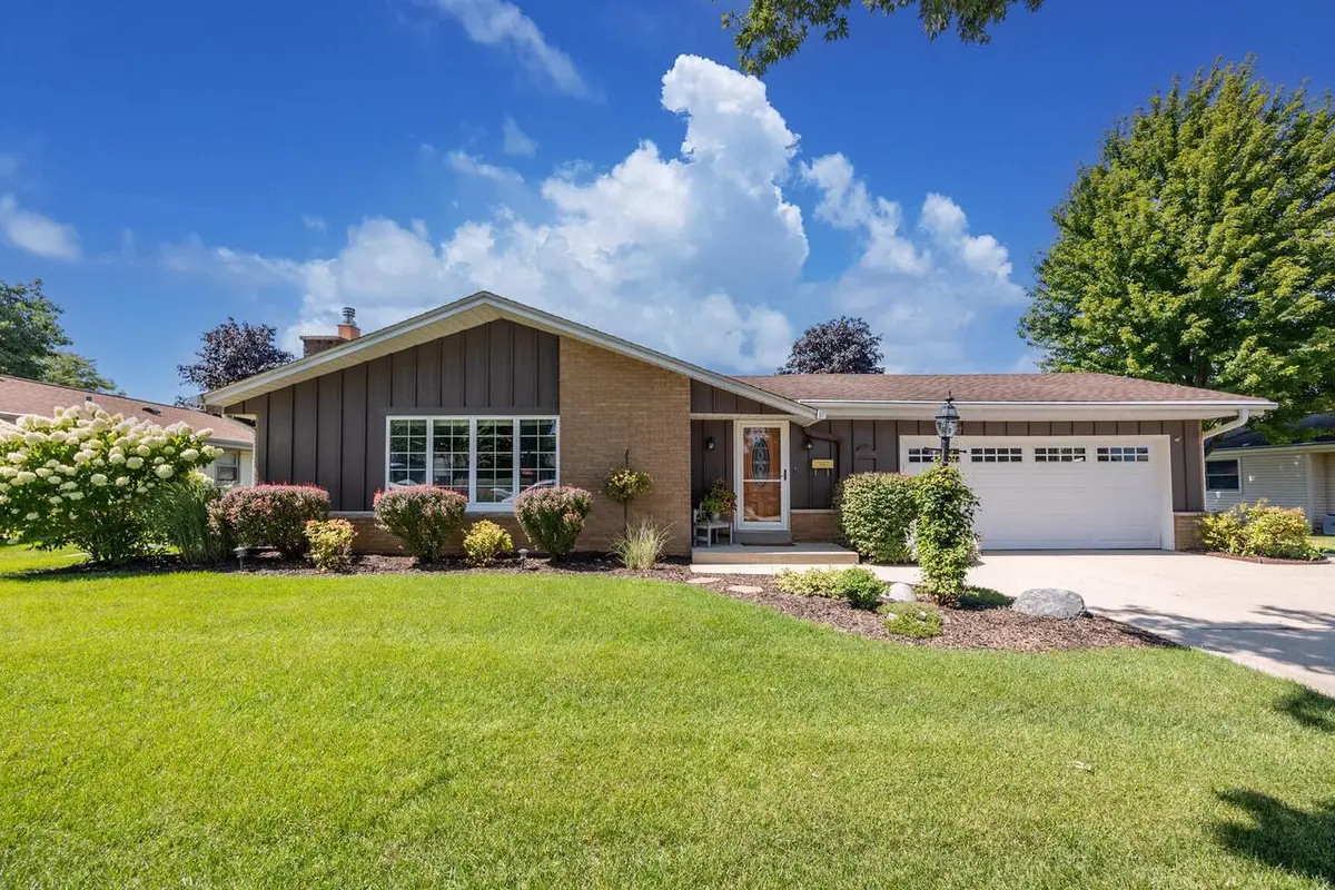 6109 Thornridge LANE, Greendale, WI 53129 - #1
