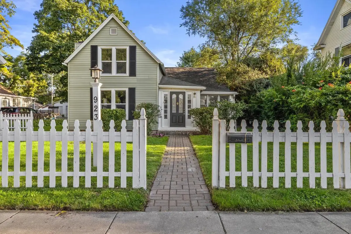 923 Marshall STREET, Lake Geneva, WI 53147 - #1