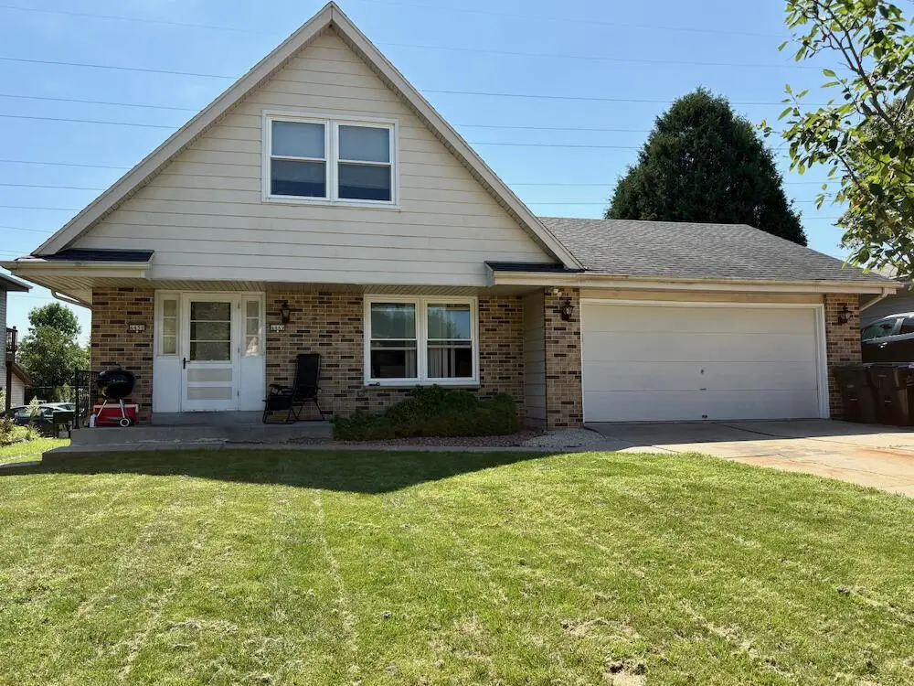 4449 W Tesch AVENUE, Greenfield, WI 53220 - #1