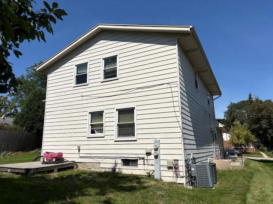 4449 W Tesch AVENUE, Greenfield, WI 53220 - #2