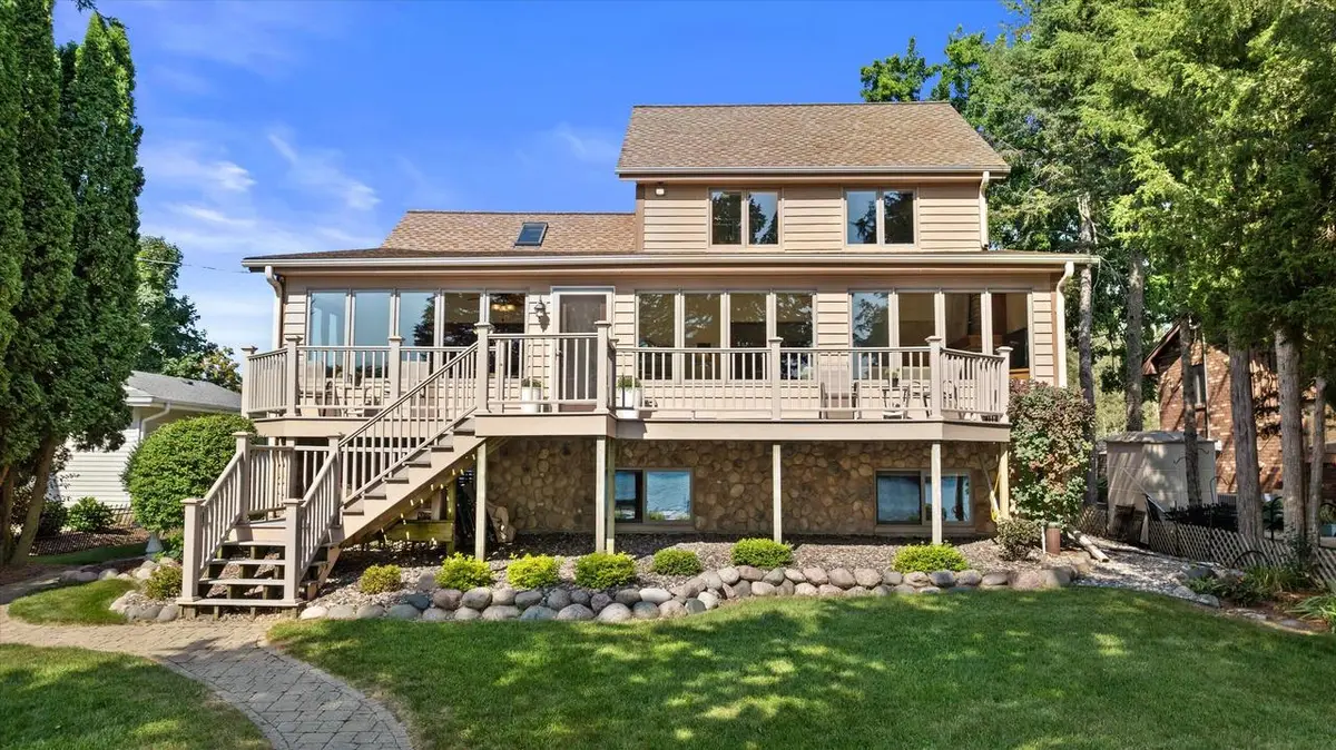6086 N Lake DRIVE, West Bend, WI 53095 - #1
