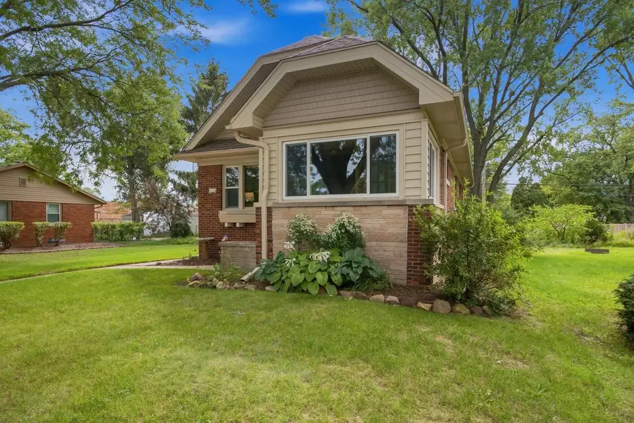 1919 W Marne AVENUE, Glendale, WI 53209 - #3